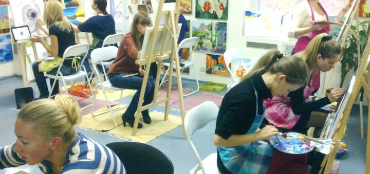 Drawing and painting training for beginners at the LOVE ART school of painting in the Dnieper. Sign up for stock courses.