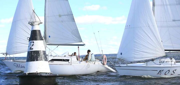 Walks on the yacht &quot;chance&quot; near kiev. book your seat at a discount.