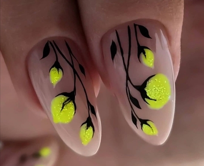 Master of nail service Vita Krutetskaya in Kiev. With discount.