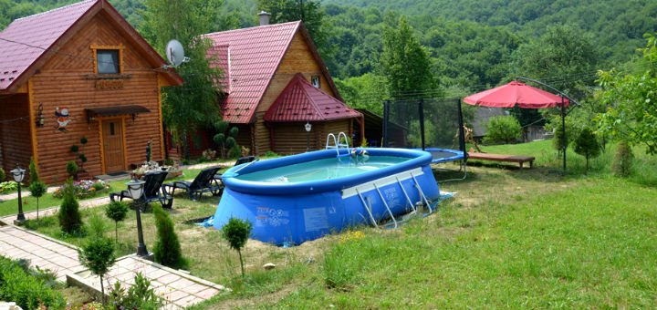 Private estate &quot;teremok&quot; in vyshka, transcarpathian region. book rooms in the carpathians for a promotion.