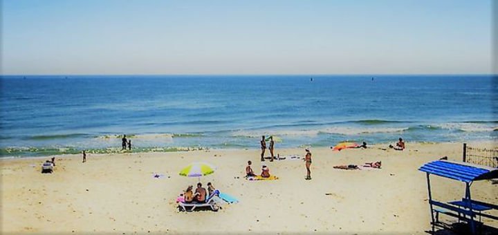 Beach near the recreation center &quot;irina&quot; in zatoka. book rooms on the black sea for a promotion.