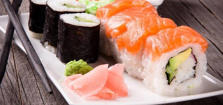 Dishes from the company's menu are developed and controlled by chefs of famous restaurants in the city.
