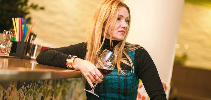 Евеліна Блоданс, героїня масок-шоу в італійському ресторані «Тамеро» у Вінниці. Завітайте до ресторану з акції.