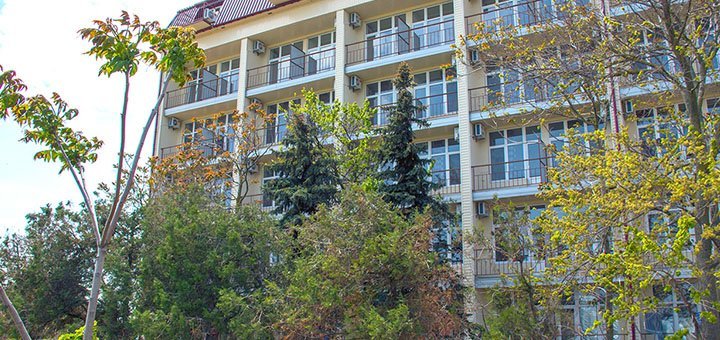 The main building of the SPA-hotel "Panorama" in Kirillovka. Book rooms for the promotion.