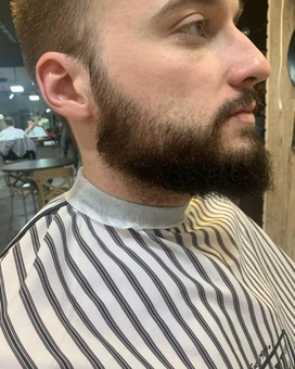 Постригтись чоловіку в барбершопі Біла борода