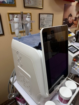 DaoL Laser and Aesthetic Cosmetology Center. Visit with a special offer of 1.
