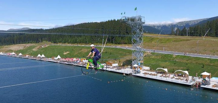 Екстремальні велопрогулянки над озером Молодості Bike Zip Roller Coaster у Буковелі. Купуйте квитки по акції.