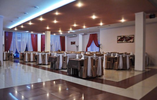 Banquet hall for 200 people in the cafe-restaurant «Ani» in Zaporozhye. Order a banquet menu at a discount.