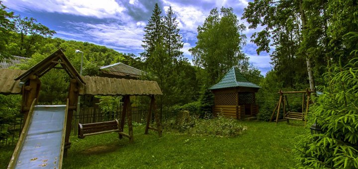 «Водоспад» отель в Яресче с детской площадкой