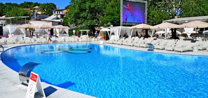 Пляжний відпочинок в «ibiza beach club»