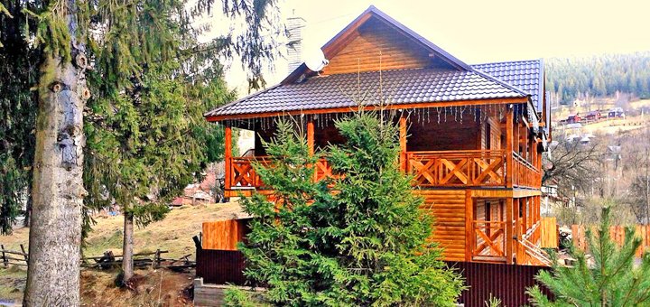 Фасад готелю «Крим» у Яремчі. Бронюйте тур по акції.