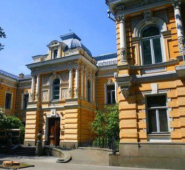 Excursion palaces and castles of pechersk with the &quot;secret city&quot; company in kiev. book tickets for the promotion.
