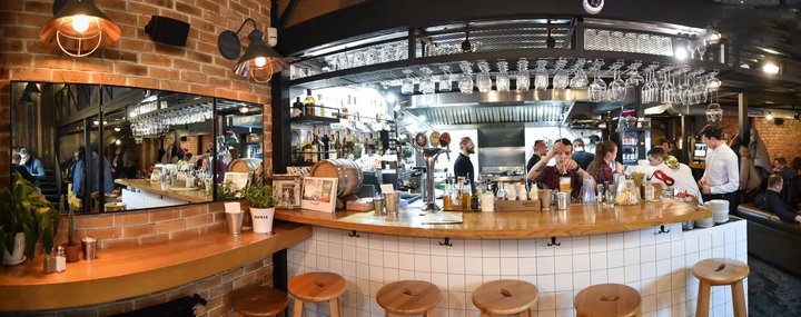 Інтер'єр бару «True Burger Bar». Замовити столик зі знижкою