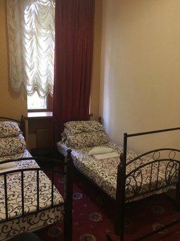 Двомісний номер з односпальними ліжками у готелі «Central Park» у Львові. Бронюйте номер за акцією.