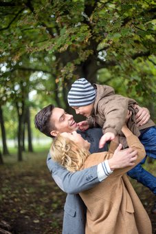 Family photo session in kiev. photographer maria mikhailenko - order by promotion.