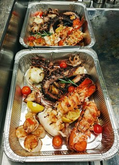 Fish shop-restaurant &quot;flagman&quot;. discounts on dishes