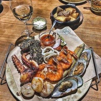 Fish shop-restaurant &quot;flagman&quot;. discounts on dishes