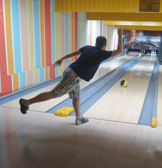 Discounts at the blockbuster bowling club