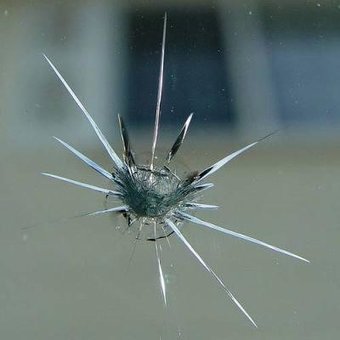 Заделка трещины в оконном стекле сервис «Мой оконный мастер» в Киеве. Вызывайте мастера по ремонту окон по акции.