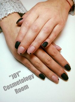 Манікюр з покриттям гель-лак у салоні краси «Cosmetology Room JOY» у Києві. Записуйтесь за знижкою.