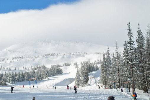 Гірськолижний курорт Україна з туристичною компанією «Active Life» у Києві. Оплачуйте тури до Драгобрату зі знижкою.
