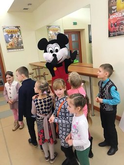 Дитяче свято у стилі міккі маус у кафе-кондитерській «Зефір» у Києві. Замовляйте організацію свята зі знижкою.