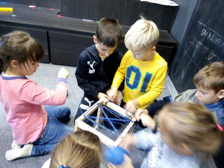 Theatrical circle at the Kid'Z Studio school in Kiev. Book your child at a discount.