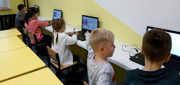 Комп'ютерні курси в іншій школі «Kid'Z Studio» на Позняках у Києві. Записуйте дитину за знижкою.
