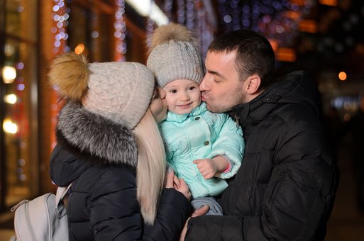 Сімейна новорічна фотосесія із Владиславом Леві у Дніпрі. Записуйтесь по акції.