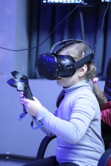 Virtual reality at the MirVR club in Odessa. Sign up for a game for the promotion.