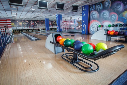 Bowling in the Melrose restaurant chain. Book a table with a discount