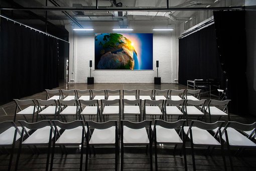 Rent a location for a photo session in the "Lightfield" photo studio. Sign up for the promotion