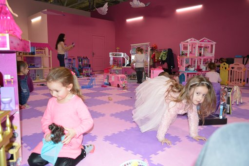 Послуги аніматора у дитячій кімнаті «Lady Land» у Києві. Відвідайте зі знижкою