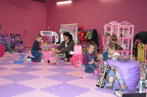 2 години у дитячій кімнаті «Lady Land» у Києві. Завітайте недорого