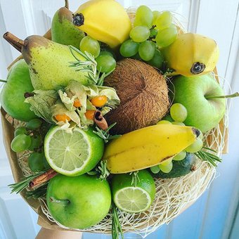Букет з яблук та бананів у бутіку «Fruits & Flowers Market» у Дніпрі. Замовляйте по знижці.