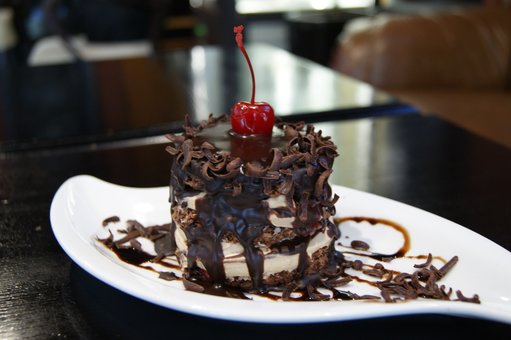 Restaurant-kav'yarnya "Palmyra" near Dnipri. Substitute desserts for special offers.
