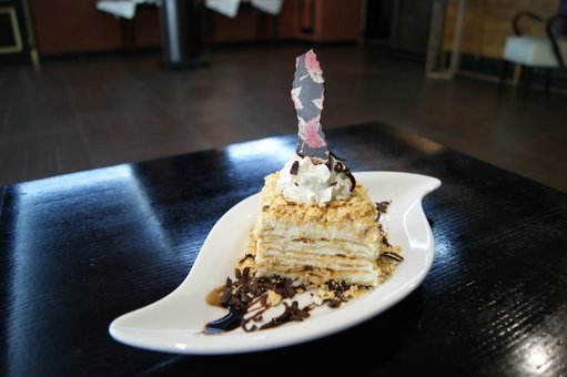 Coffee house "Palmira" in the Dnieper. Order desserts for a promotion.