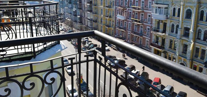 Double room with a balcony in the Heart Kiev Apart Hotel in Kiev. Book a room for the promotion
